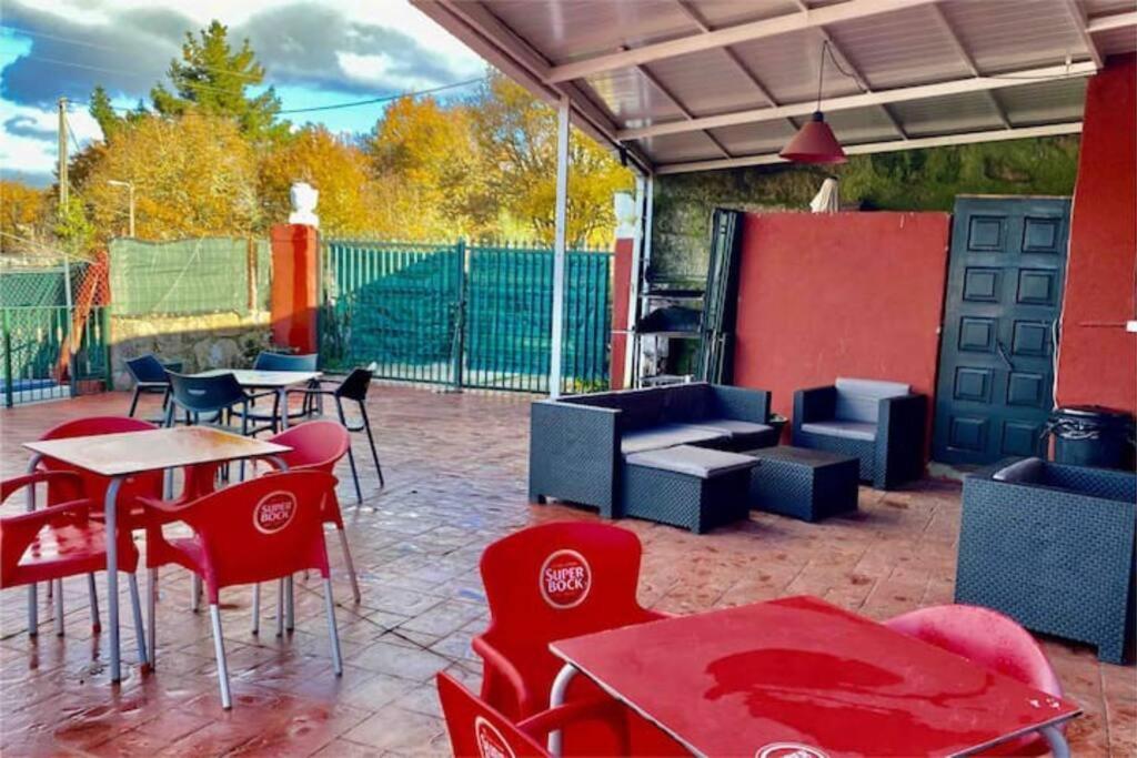 Alojamiento Entero Con Piscina Y Jardin. Оуренсе Екстериор снимка