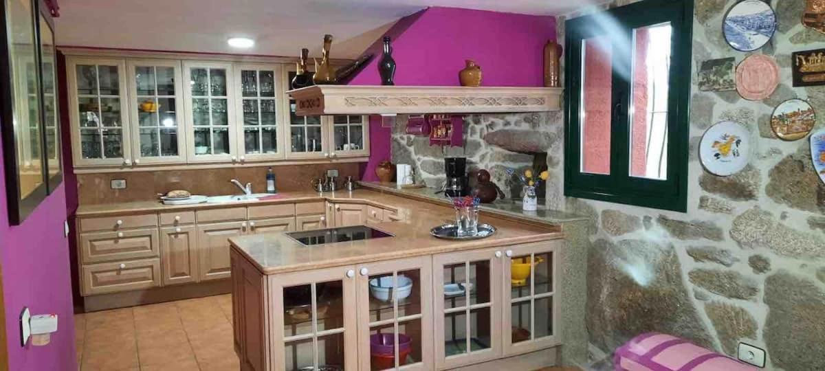 Alojamiento Entero Con Piscina Y Jardin. Оуренсе Екстериор снимка