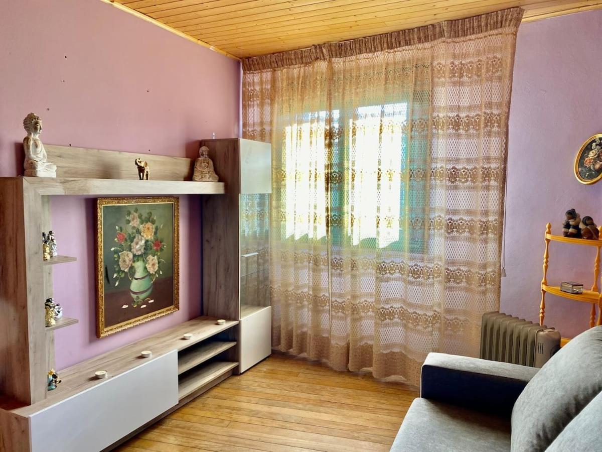 Alojamiento Entero Con Piscina Y Jardin. Оуренсе Екстериор снимка