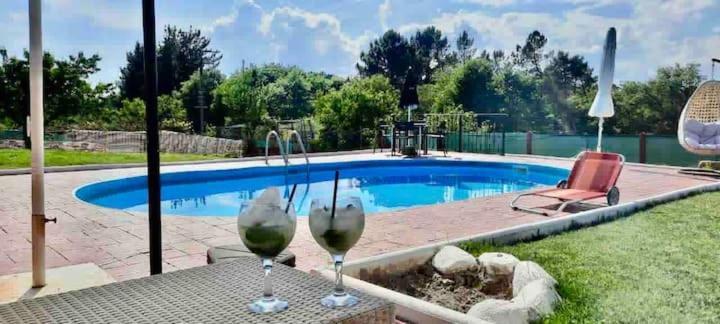 Alojamiento Entero Con Piscina Y Jardin. Оуренсе Екстериор снимка