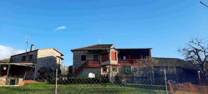 Alojamiento Entero Con Piscina Y Jardin. Оуренсе Екстериор снимка