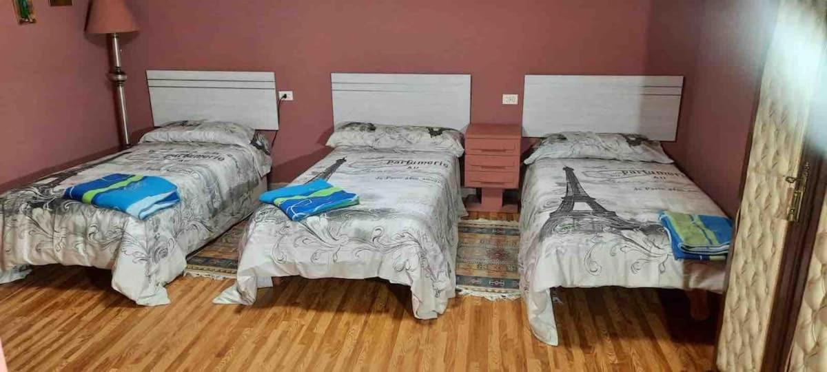 Alojamiento Entero Con Piscina Y Jardin. Оуренсе Екстериор снимка