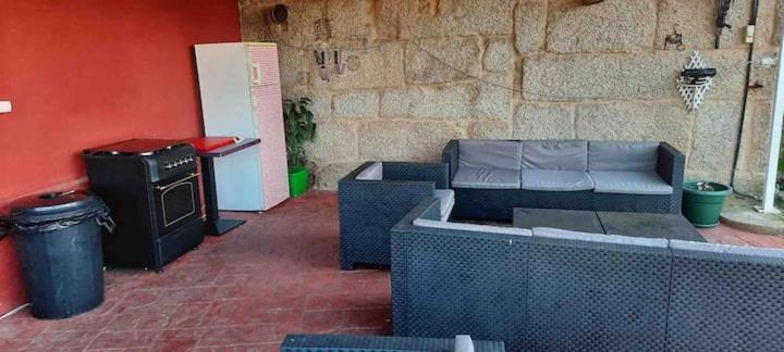 Alojamiento Entero Con Piscina Y Jardin. Оуренсе Екстериор снимка