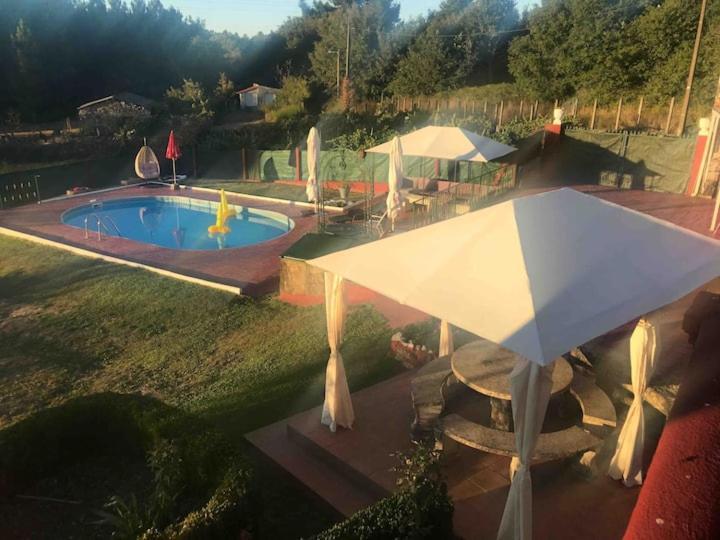 Alojamiento Entero Con Piscina Y Jardin. Оуренсе Екстериор снимка