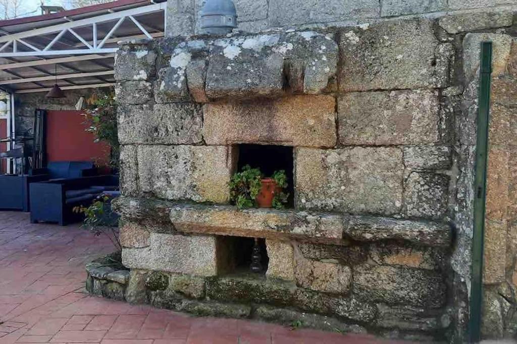 Alojamiento Entero Con Piscina Y Jardin. Оуренсе Екстериор снимка