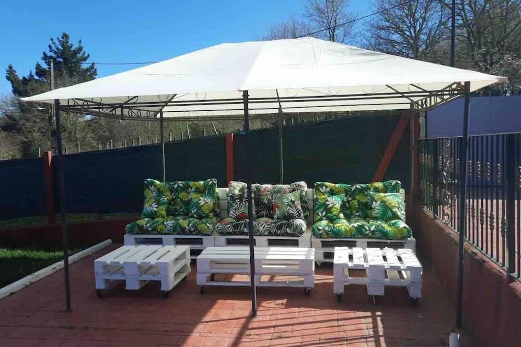 Alojamiento Entero Con Piscina Y Jardin. Оуренсе Екстериор снимка