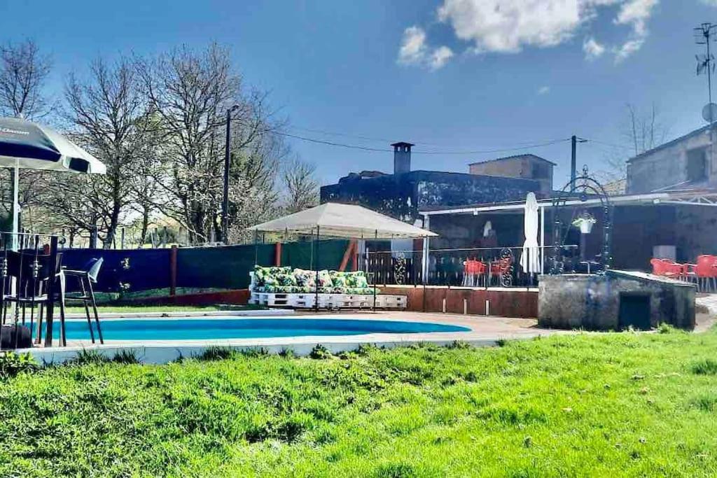Alojamiento Entero Con Piscina Y Jardin. Оуренсе Екстериор снимка