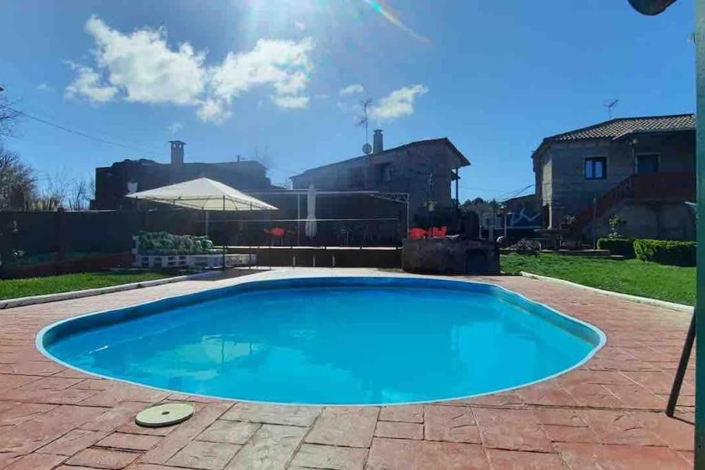 Alojamiento Entero Con Piscina Y Jardin. Оуренсе Екстериор снимка