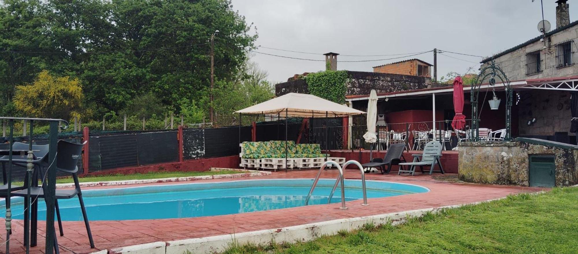 Alojamiento Entero Con Piscina Y Jardin. Оуренсе Екстериор снимка