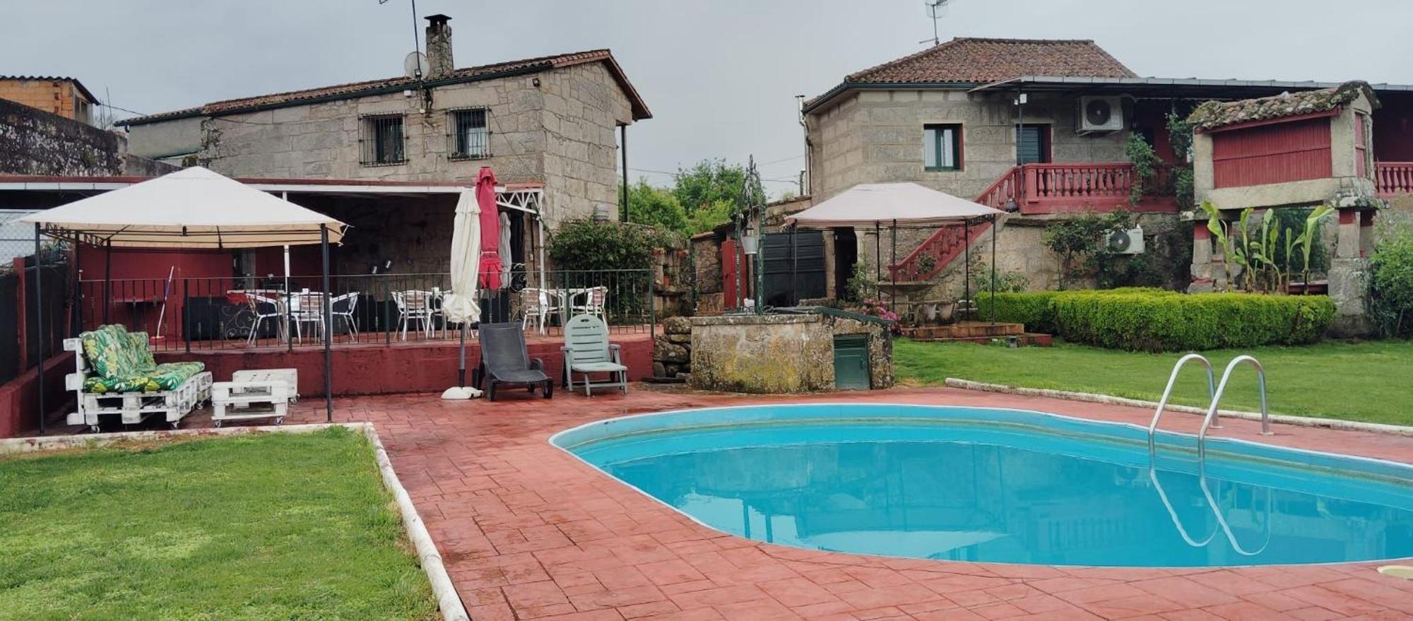 Alojamiento Entero Con Piscina Y Jardin. Оуренсе Екстериор снимка