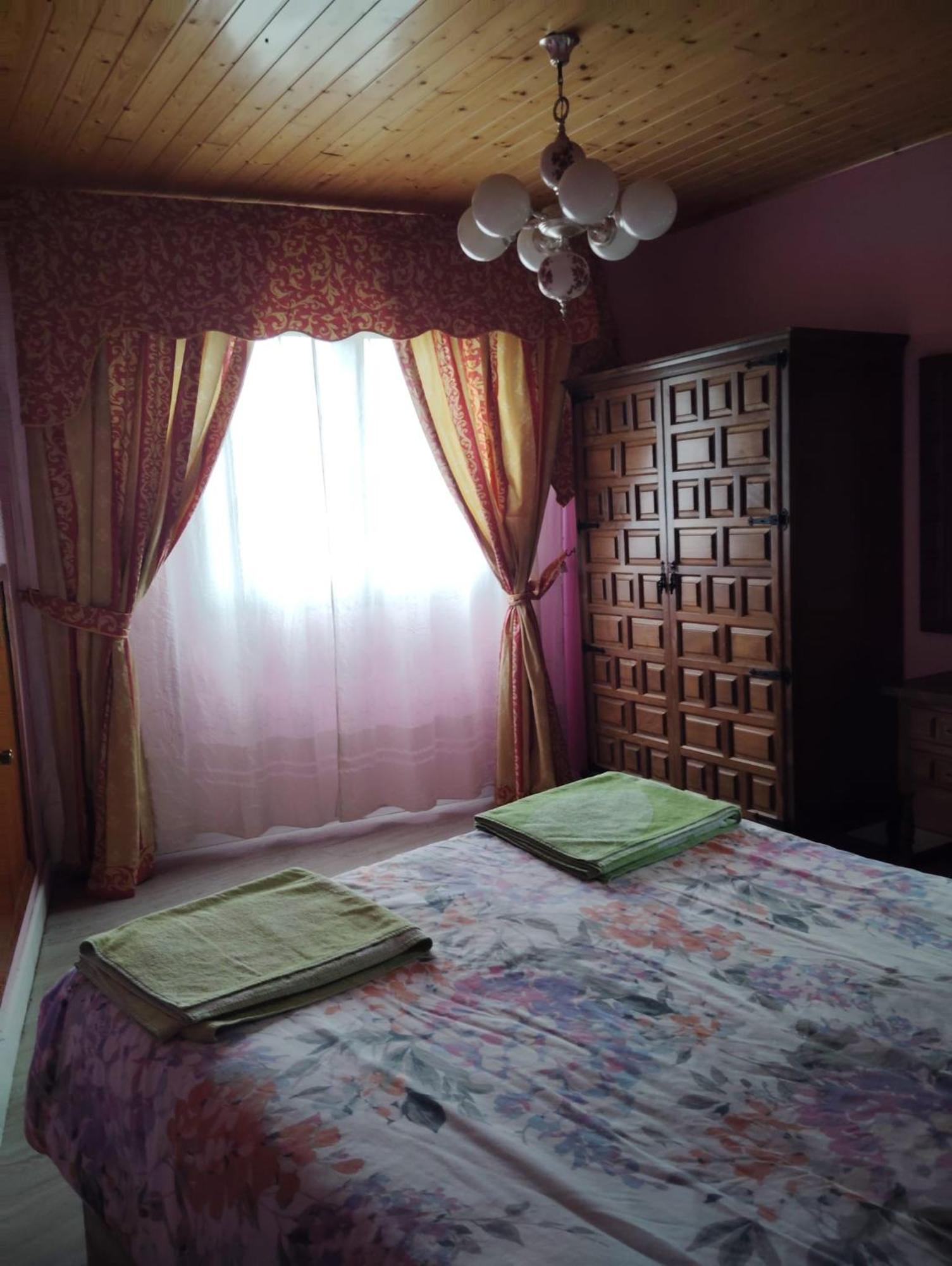 Alojamiento Entero Con Piscina Y Jardin. Оуренсе Екстериор снимка